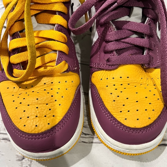 Jordan 1 Retro High OG - Picture 2 of 12